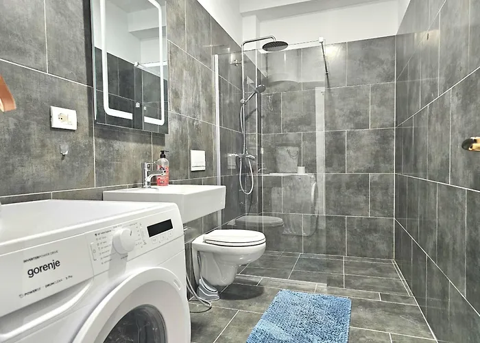 Christine Sunny Corne 004