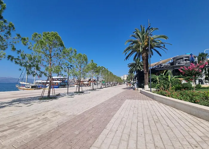 Christine Sunny Corne 004 Apartment *