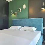 Christine Sunny Corne 004 * Saranda