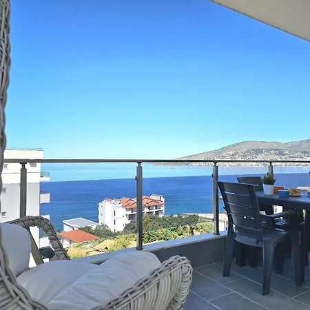 Christine Sunny Corne 004 * Sarandë